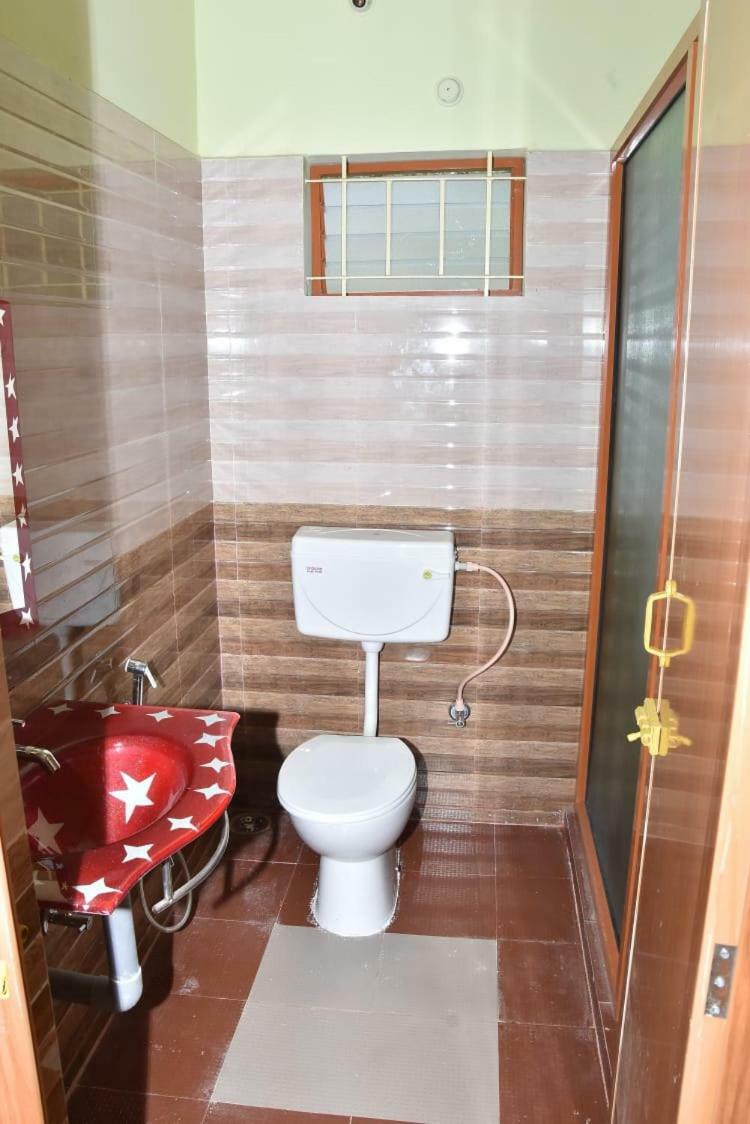 Tom And Jerry Resorts Йеркауд Екстериор снимка